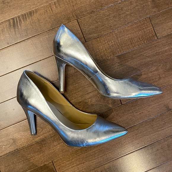 ✨HOST PICK✨ ASOS Silver Pointed heels - Picture 3 of 8